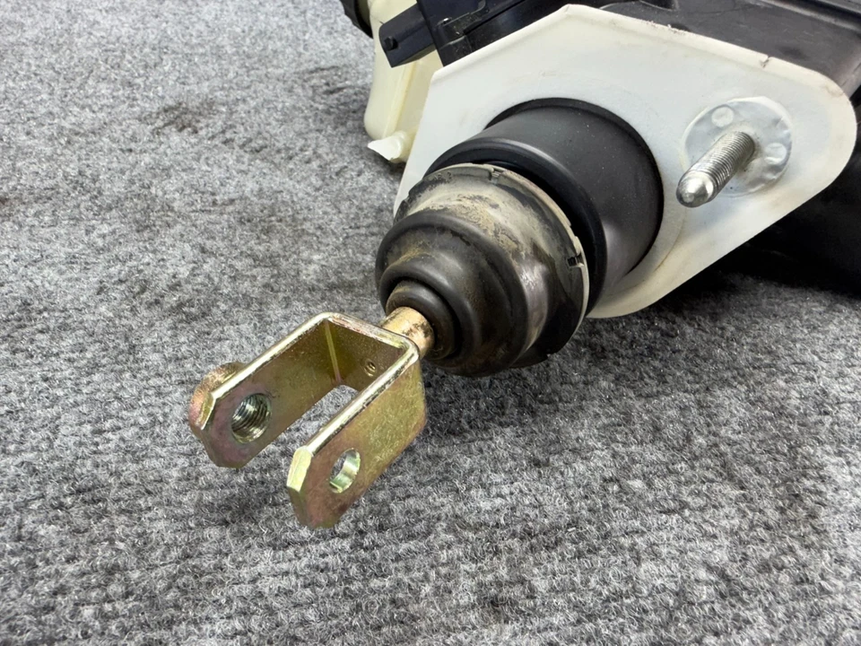 MERCEDES W219 CLS55 CLS63 E55 AMG REFUERZO DE FRENO CILINDRO MAESTRO DEPÓSITO OEM Foto 2 de 4