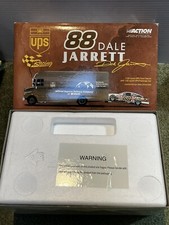 "Nuevo camión Ford Taurus 1:32 UPS Dale Jarrett 88 Action Racing 1:43 en caja de 11"""