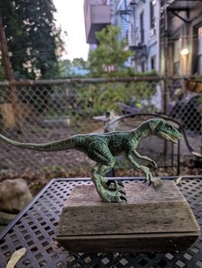 Hammond Collection Velociraptor Delta | eBay
