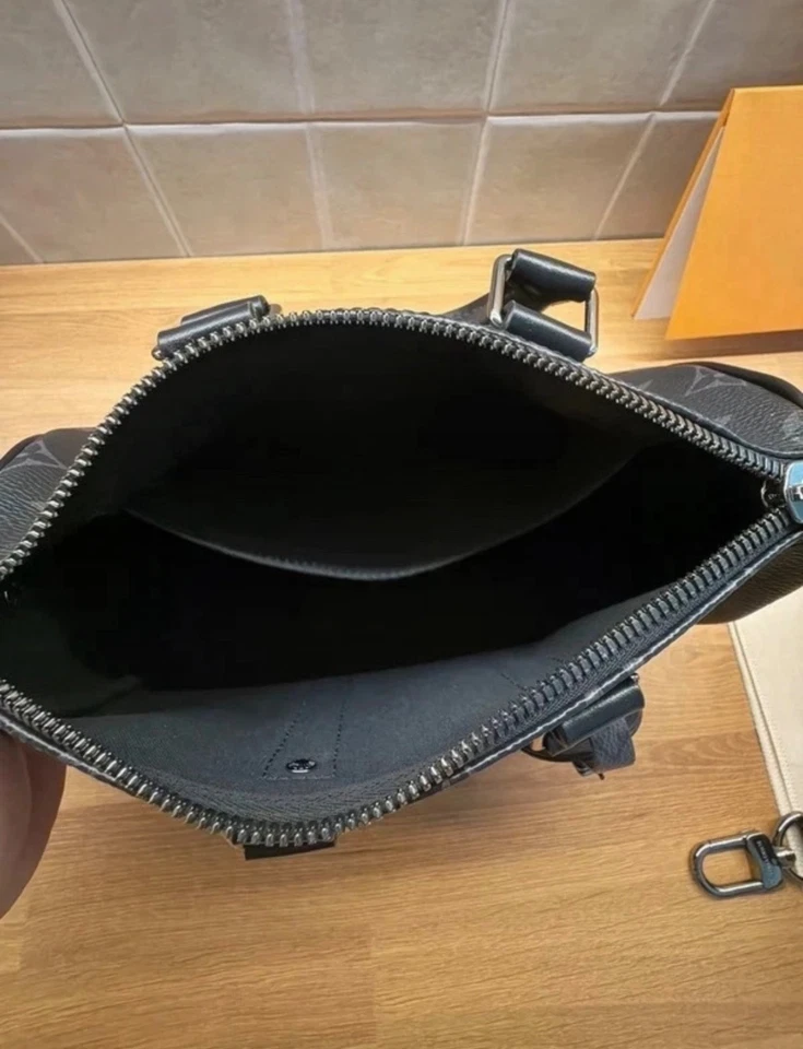 Louis Vuitton Keepall Bandoulière 25, foto 4 di 5