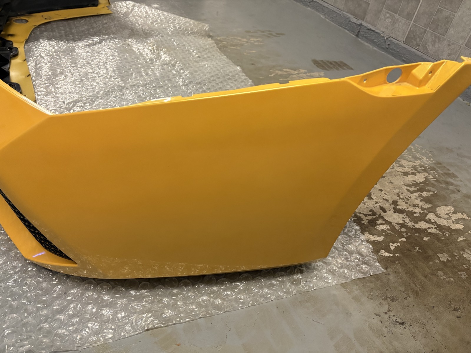 2004 LAMBORGHINI GALLARDO FRONT BUMPER GIALLO MIDAS with FRONT GRILLS