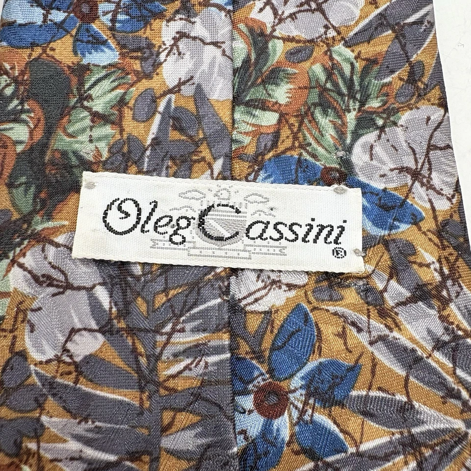 Lote de 2 gravatas masculinas Oleg Cassini estampa floral multicolorida 59” (1781) - Imagem 4 de 4