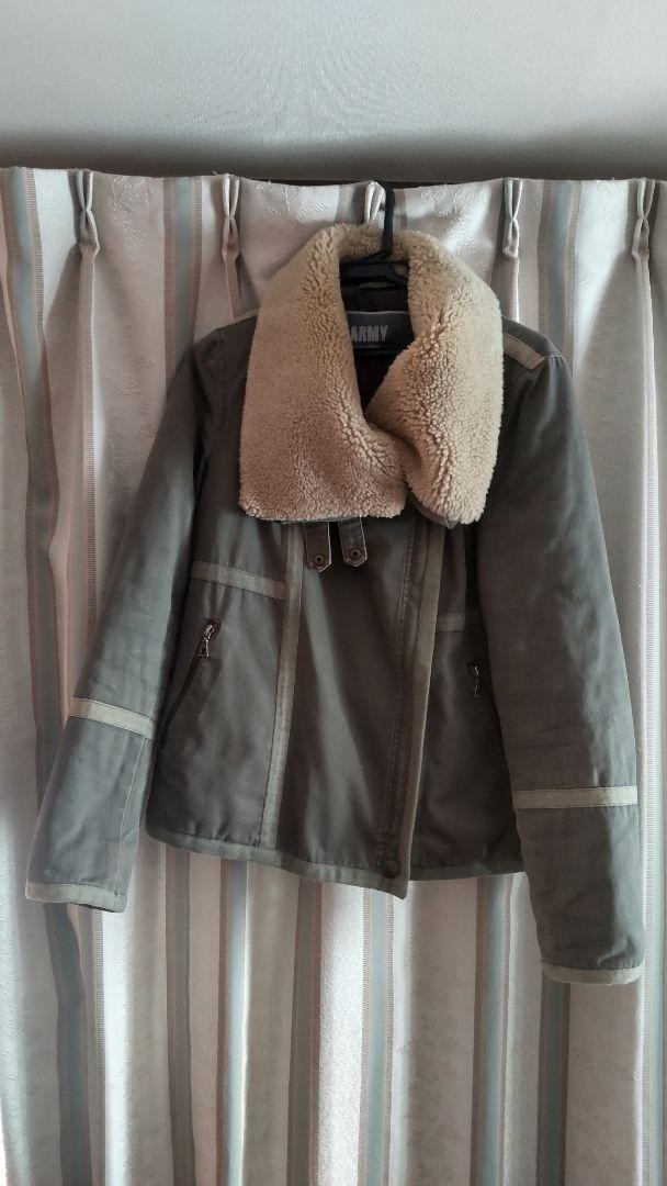 Giacca militare YVES SALOMON con bordo in pelliccia verde kaki