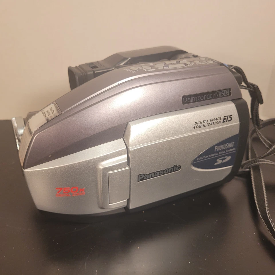 Panasonic Palmcorder PV-L452D L452 VHS-C With Battery And Charger Works! - Image 3 of 4