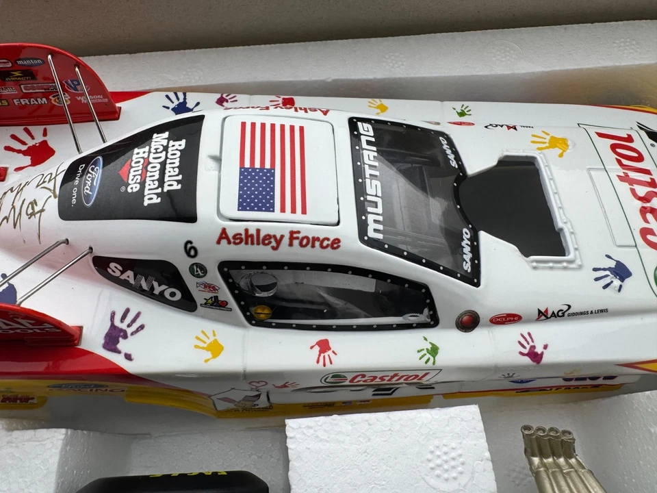 Action Ashley Force Ronald McDonald Casa Autógrafo Automático Mustang NHRA Coche Divertido Foto 3 de 4