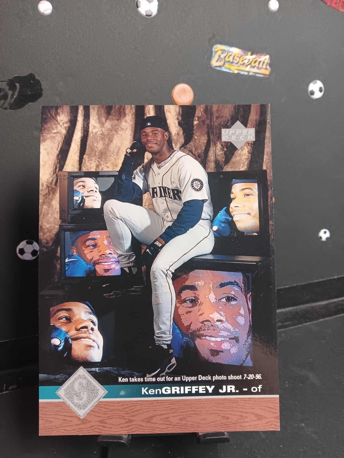 Ken Griffey Jr. #175 Baseball Cards 1997 Upper Deck trading card — raw and PSA graded price guide