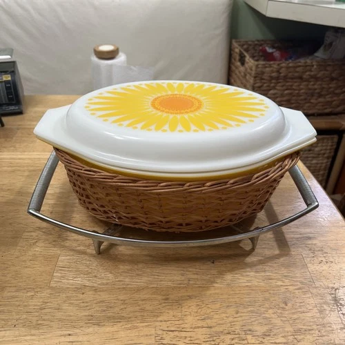Vintage Pyrex Daisy Sunflower Oval Casserole Dish with Lid and Basket 2.5 Qt