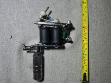 coil tattoo machine, a device used by tattoo artists