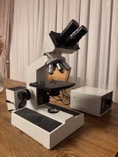 Niesprawdzony mikroskop laboratoryjny (optyka Leitza)