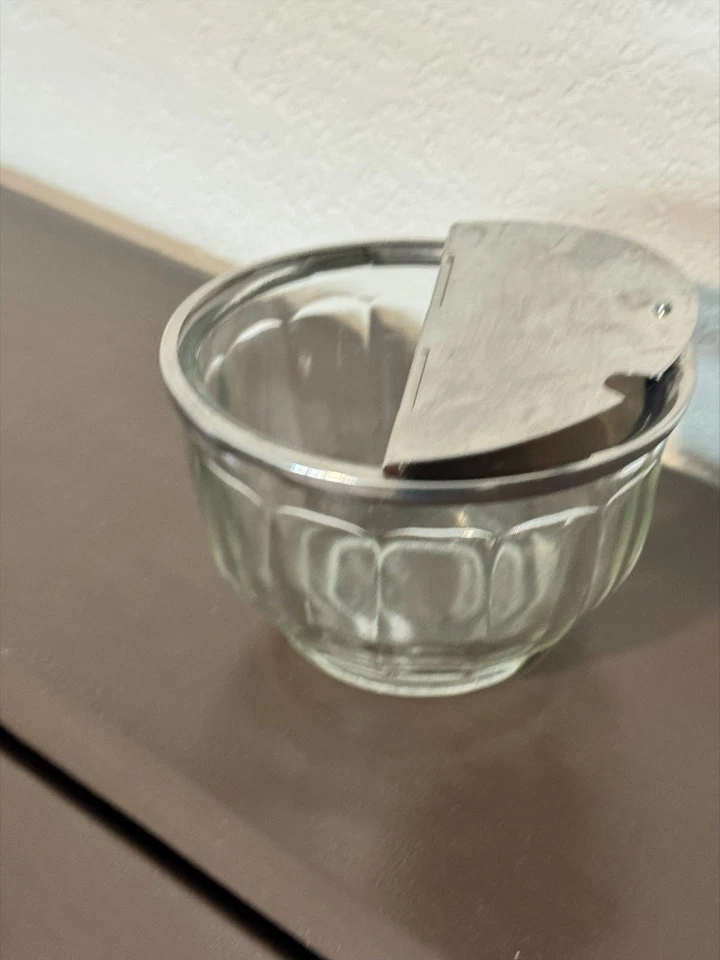 Cuenco de vidrio Bloomfield Industries con tapa con bisagras de acero inoxidable 5" hecho en EE. UU. Foto 3 de 4