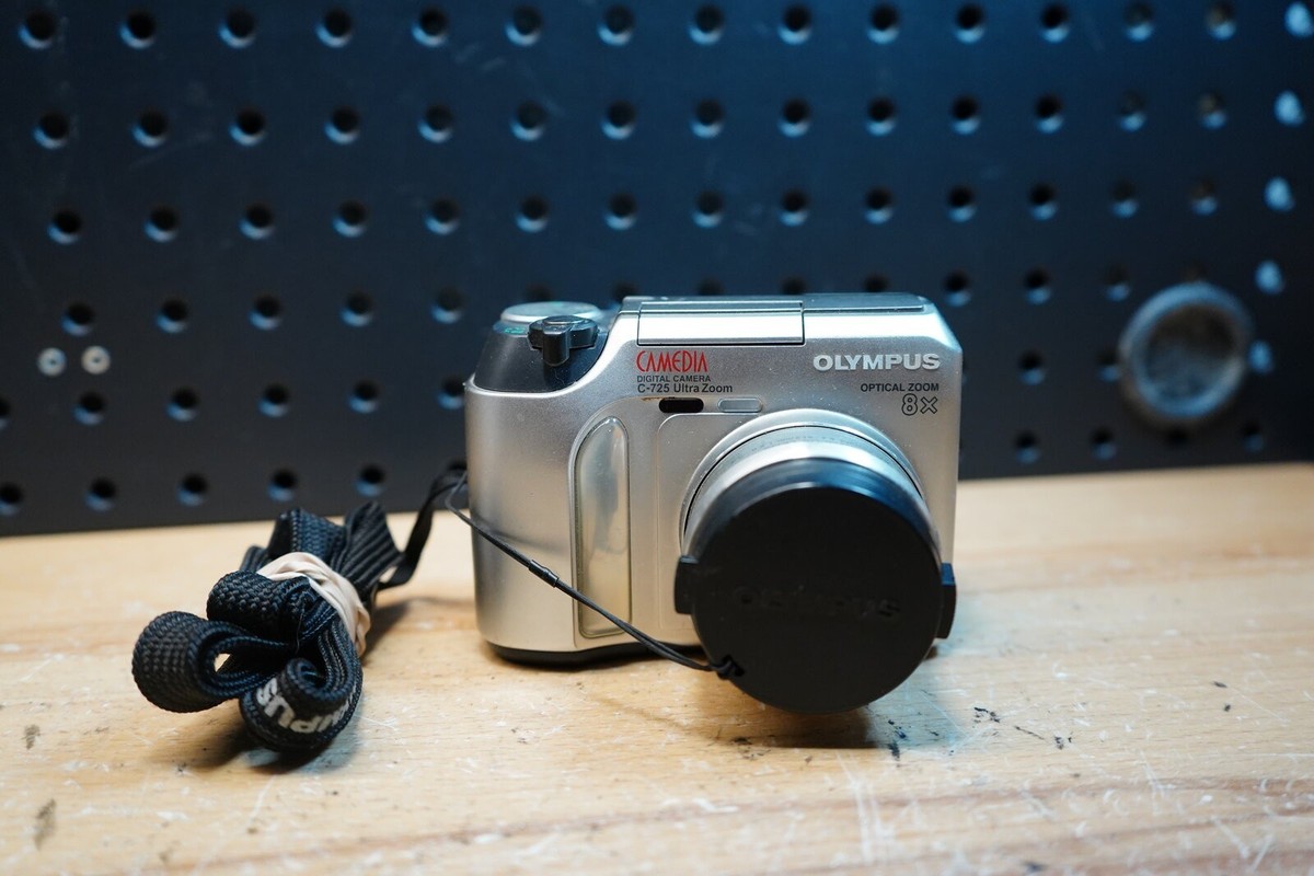 Olympus CAMEDIA C-725 Ultra Zoom 3.0MP Digital Camera - Silver for