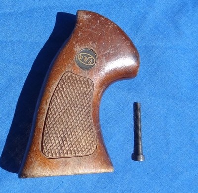 Dan Wesson Model 15? Large Frame Factory Walnut Checkered Grips w/Replace Screw