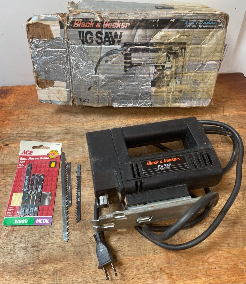 Black And Decker Jig Saw 7543 2.2 Amps 3200 RPM Works Great Comes with 7 Blades