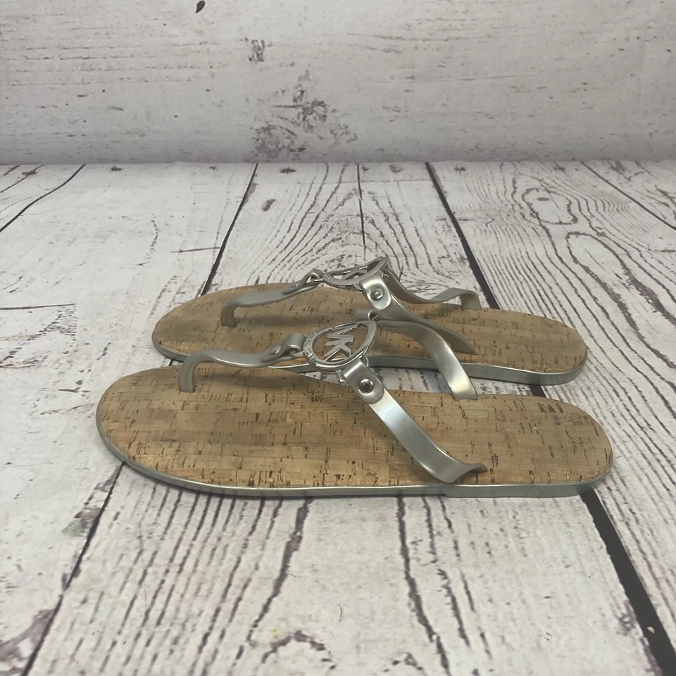 Sandalias Michael Kors Mujer 9M Gris Plateado Tanga Logo Zapato Playa Foto 4 de 4
