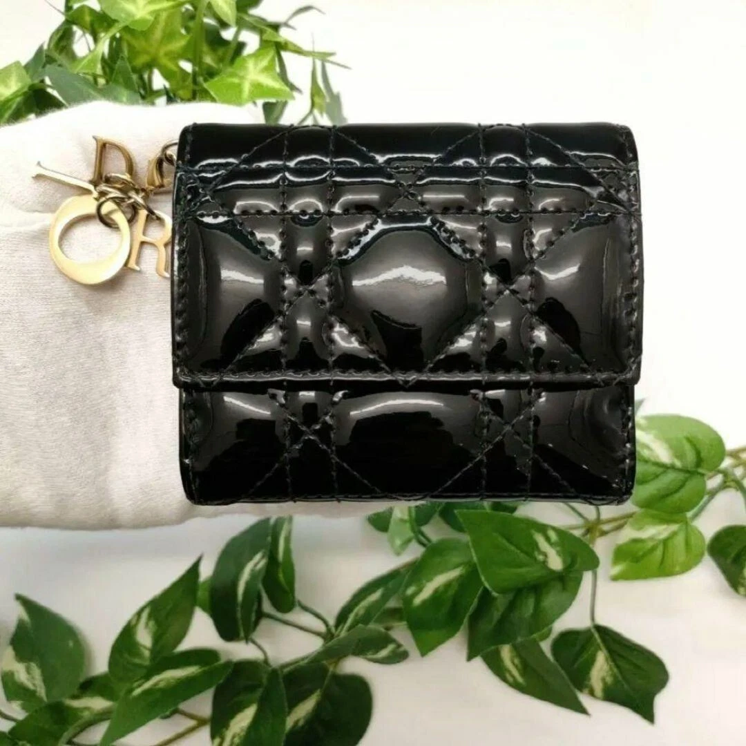 Authentique Portefeuille Dior Tri Fold Lotus Portefeuille Brevet Noir Cannage Or Quincaillerie