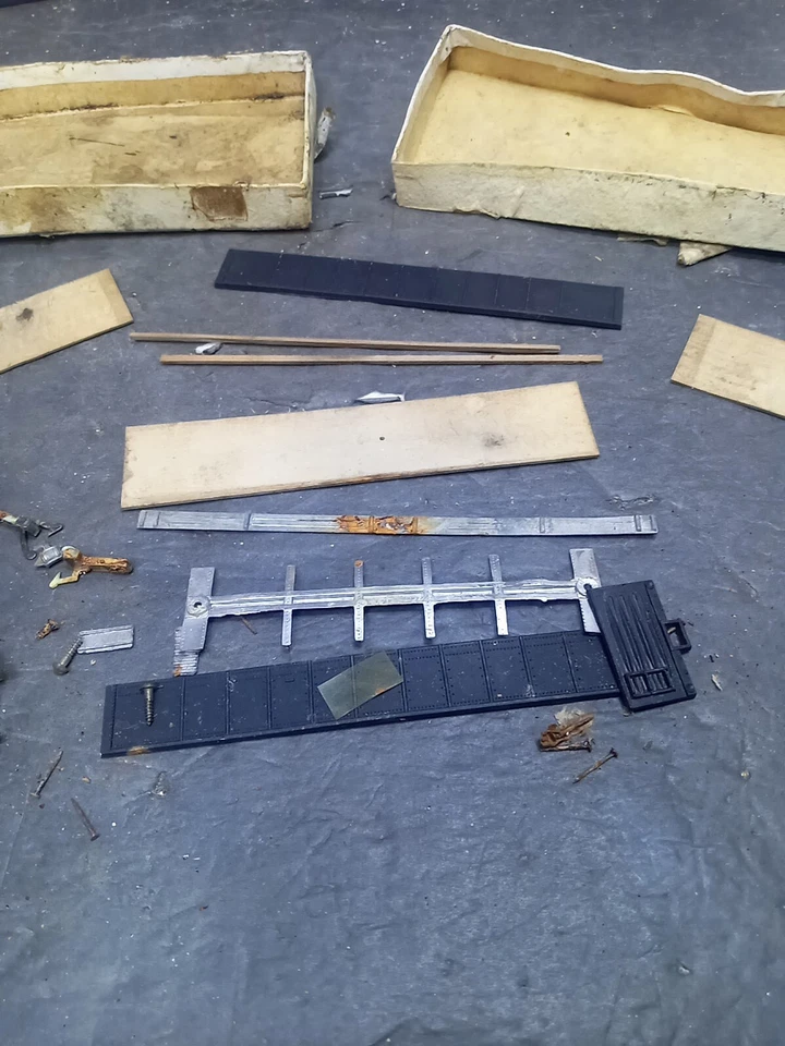 ❤️ Kit de construcción de madera modelo tren vintage kit de madera piezas en estado áspero  Foto 4 de 4