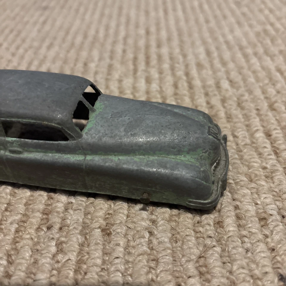 Vintage 1947 Tootsietoy Diecast Kaiser Sedan Silver - Image 2 of 4