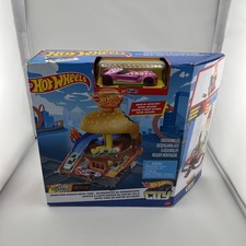 Hot Wheels City Downtown Burger Drive-Thru 2022 Mattel - BRAND NEW + FREE SHIP