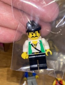 LEGO 6289 System Red Beard Runner Pirate Complete w Mini-figures & Manual NM