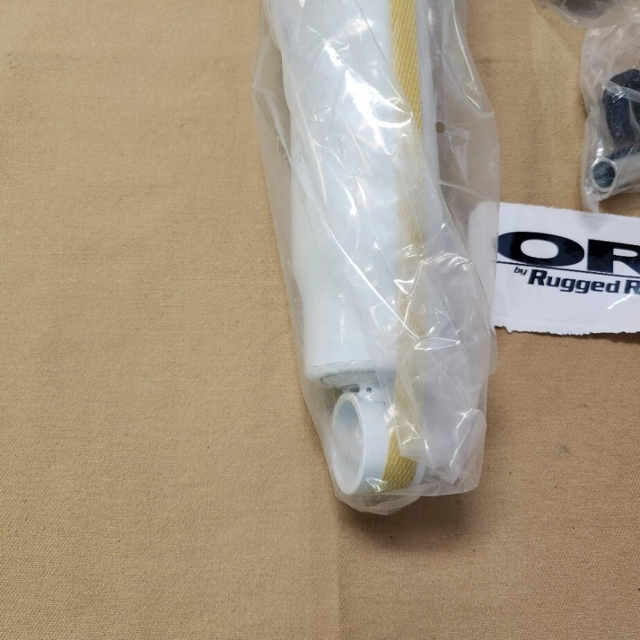 Amortiguador trasero Rugged Ridge 18465.13 para Jeep Grand Cherokee WJ - Nuevo Foto 2 de 4