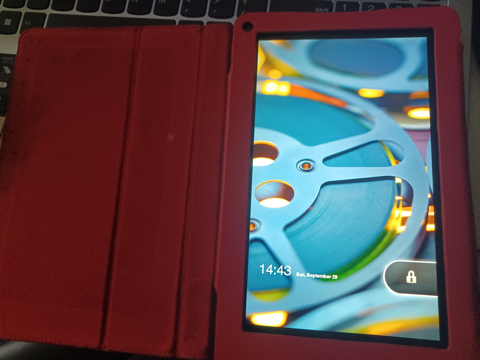 Kindle Fire 1st Generation (Model D01400 - 8GB) ebook reader, works great-image