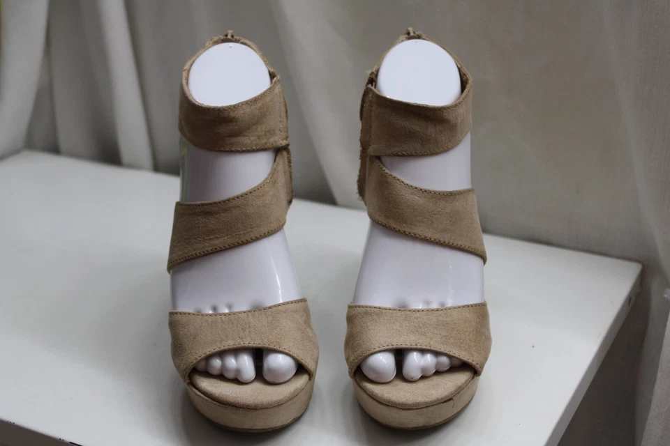 CHRISTIAN SIRIANO "Shay" Womens Faux Suede Wedge Shoe, Nude, Size 6 comfort Foam - Изображение 3 из 4