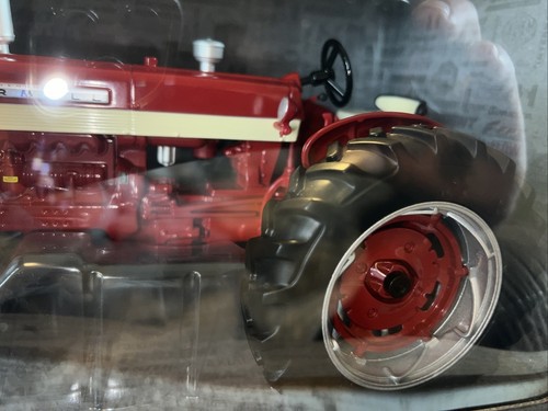 1/16 Scale Farmall 560 Diesel Tractor Narrow Front Prestige Ertl Die-Cast - Picture 4 of 9