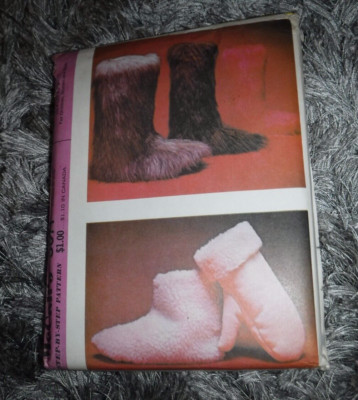 1970s Slippers & Mittens Vintage Sewing Pattern MCCALLS 3071 FOR Fur Fabric