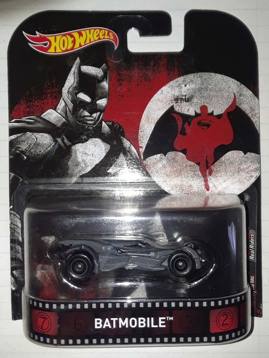 Hot Wheels Batmobile Retro Entertainment -Batman vs Superman Real
