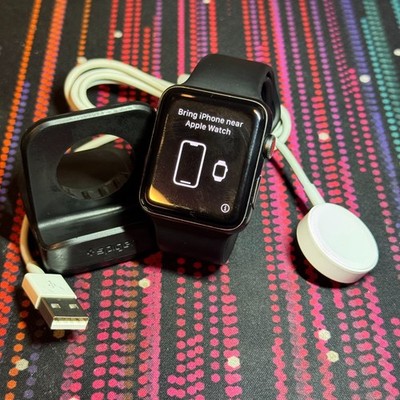 Apple Watch Series 3 42mm Nike Edition - Space Gray - with Charging Stand