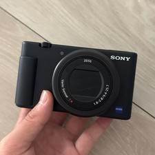 Sony ZV-1 20.1MP Compact Black Digital Camera Side flip-out 3.0? LCD Screen