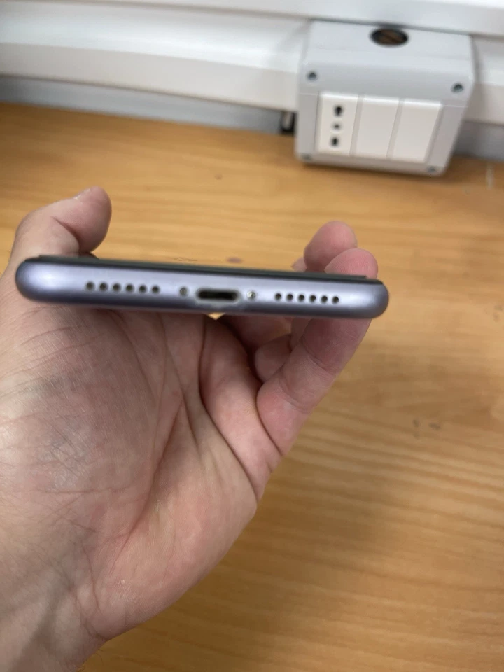Apple iPhone 11 · 128GB, foto 4 di 5