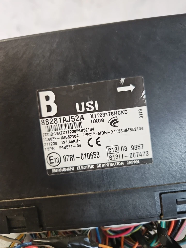 2011 Subaru Legacy Outback Anti-Theft Integrated Control Module 88281AJ52A OEM - Imagem 2 de 4