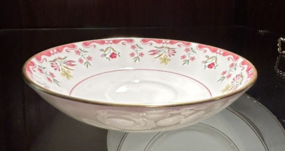 A collection of Wedgwood 'Bianca' R4499 Williamsburg bone china to include 6 x side plates, 5 x dinn
