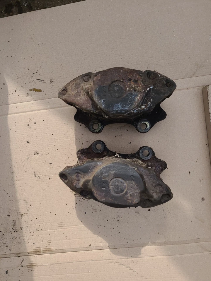 Pinzas de freno delanteras izquierdas Bentley Eight Foto 3 de 4