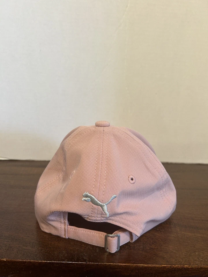 Gorra de béisbol Puma rosa atlética ajustable con tirantes tela suave Foto 3 de 4
