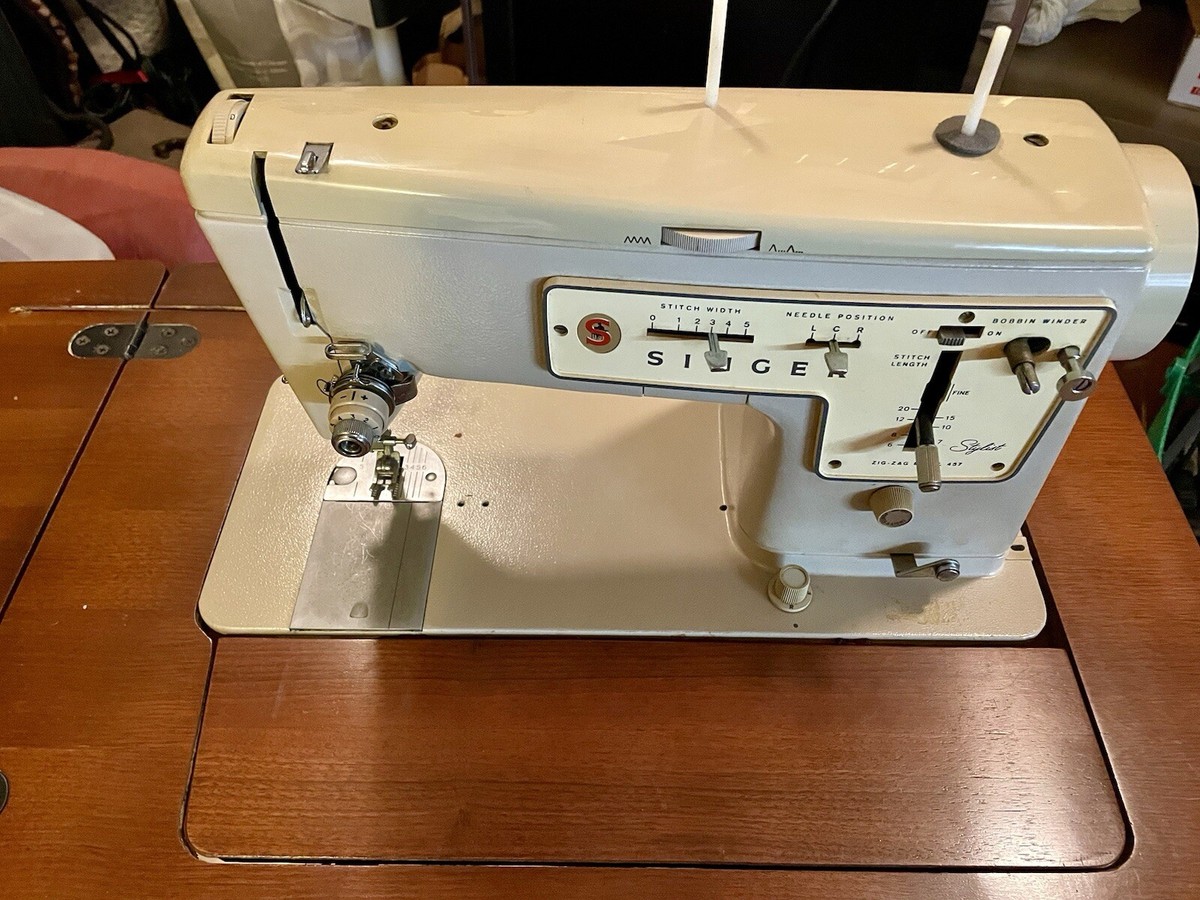 Vintage Singer Sewing Machine Stylist Zig-Zag Model 457 w/ Table