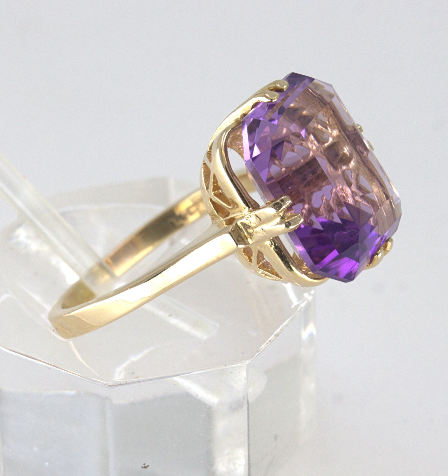 Amethyst, Yellow Gold Ring - image 5