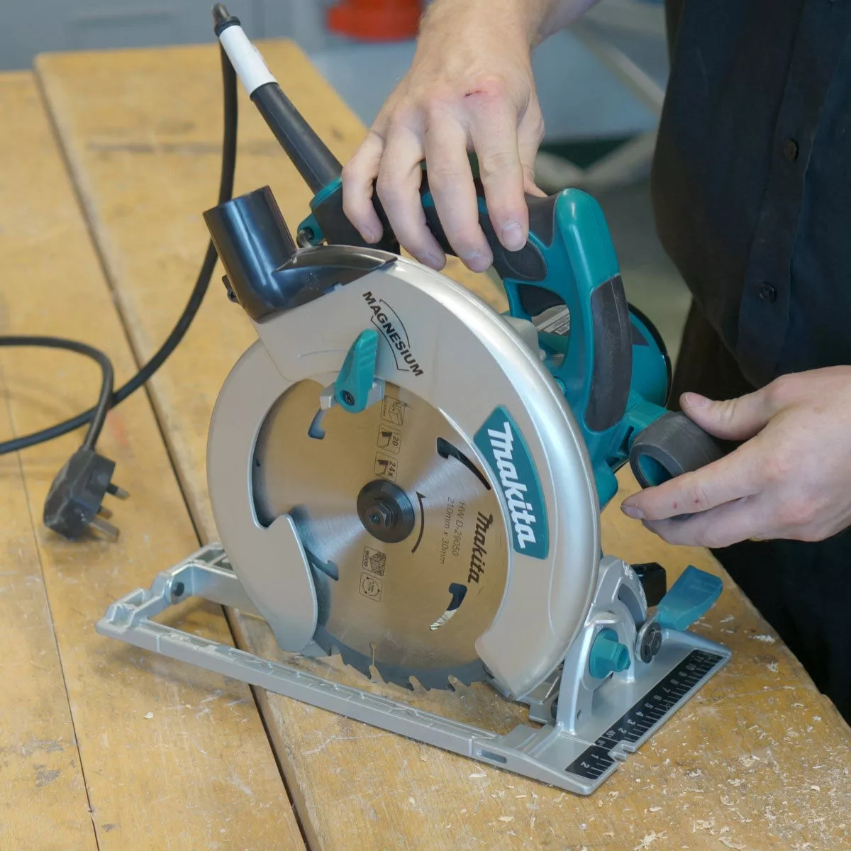 Makita 5008mga online