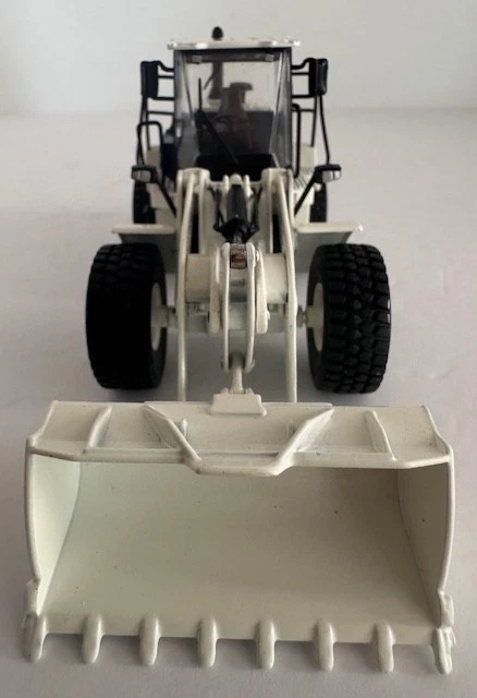 1:50 Caterpillar 950GC Wheel Loader Diecast Model In White 100-10-02 By Tonkin - Image 4 of 4