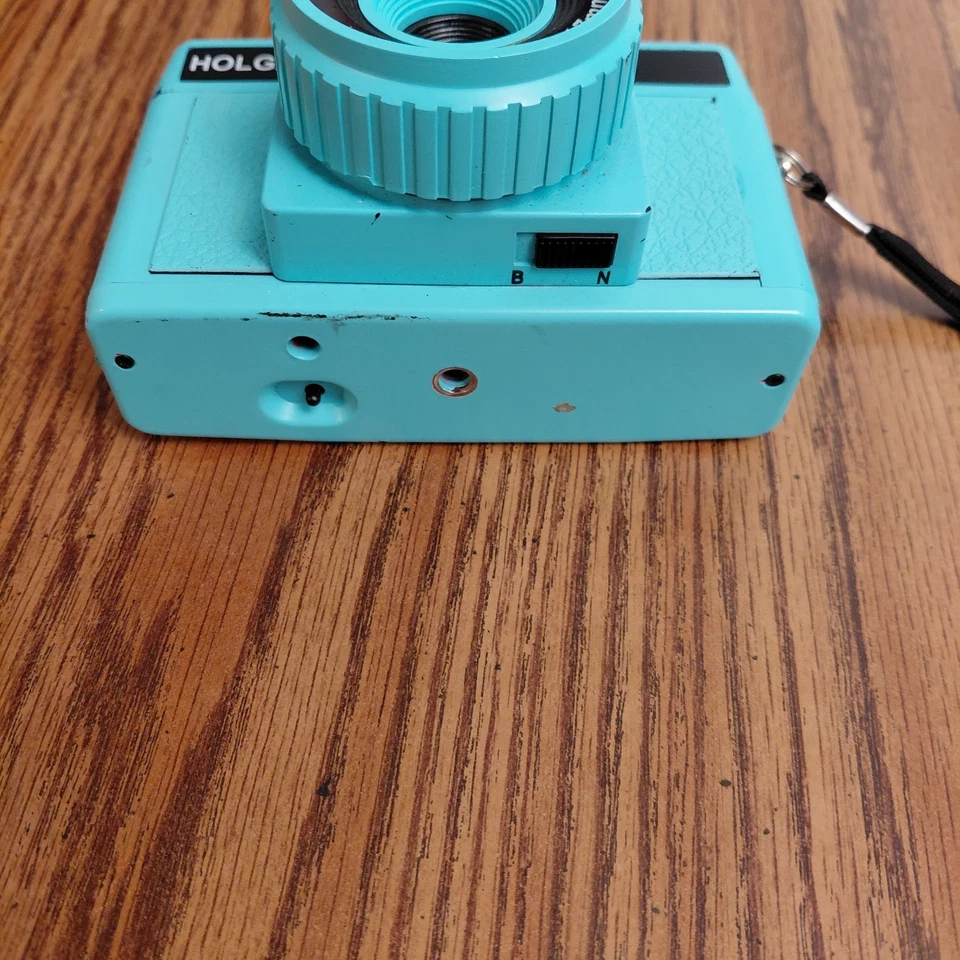 Holga 135 Film Camera 35mm Teal Blue Green Point & Shoot Untested, Sold As Is - Image 2 of 4
