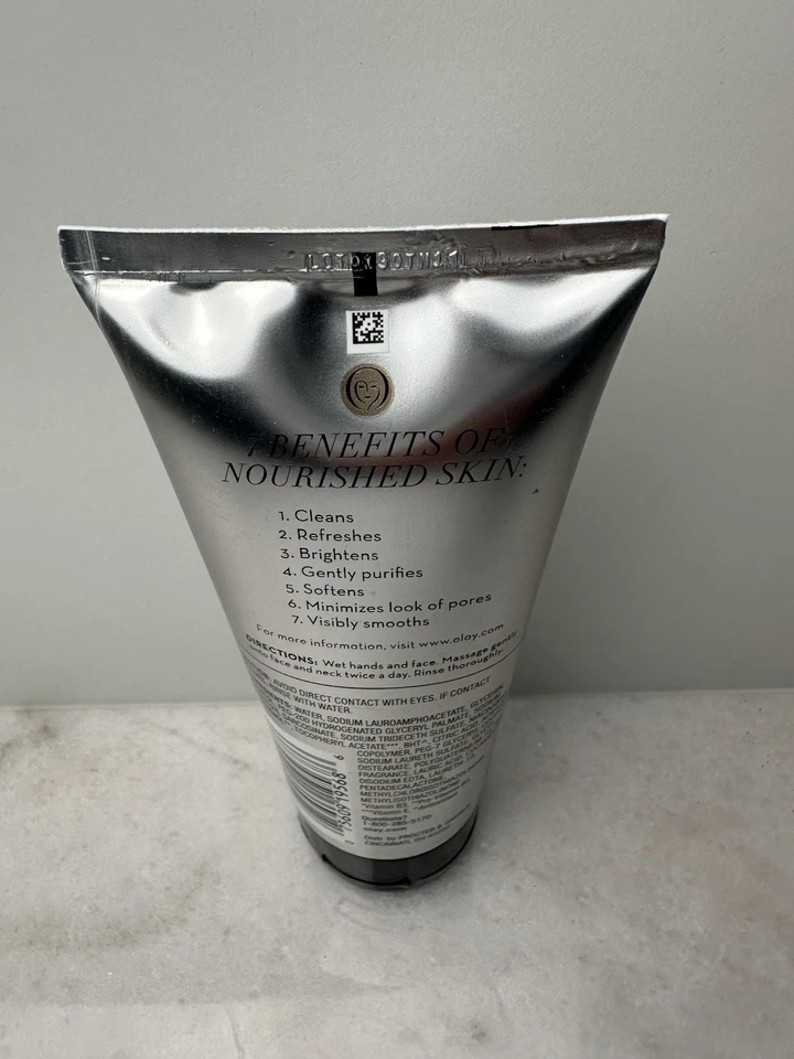 玉兰油 Total Effects 7 合 1 泡泡洁面乳 5.0 液量盎司 — 第 2/4 张图片