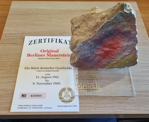 Original Very Large 11 cm Piece of the BERLIN WALL on Perspex Display + COA - Picture 3 of 19