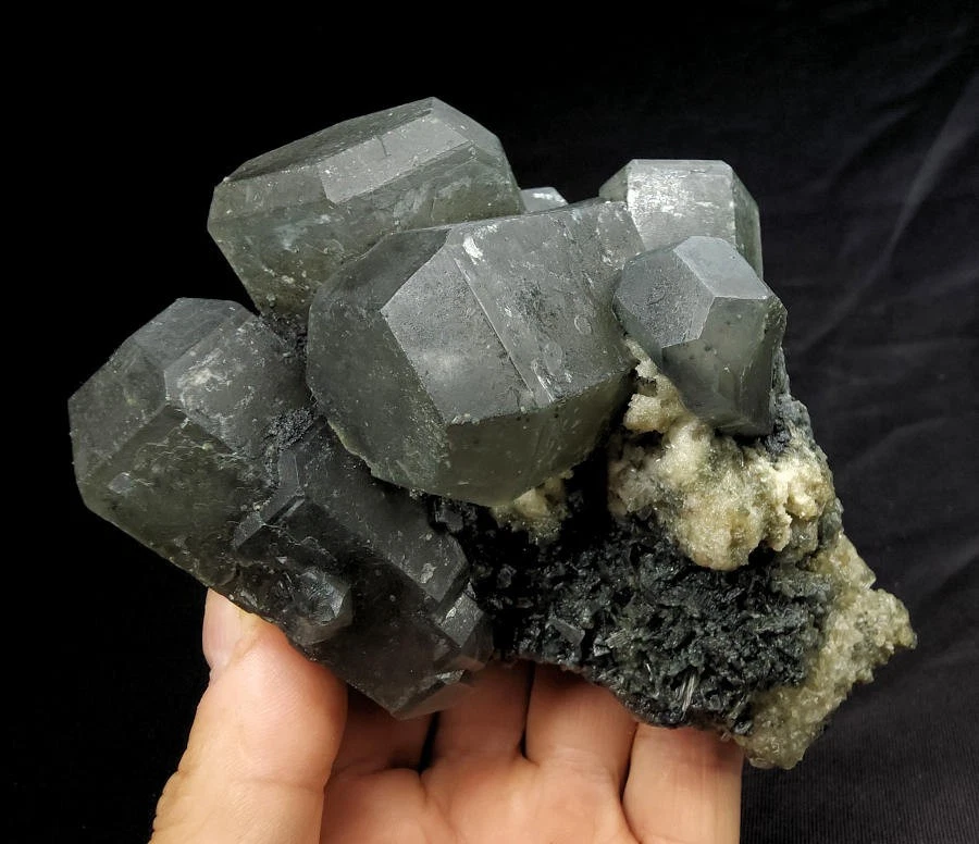 ESPECTACULARES CRISTALES DE HANKSITA DE CLASE MUNDIAL DE 5 1/4 PULGADAS EN TRONA Foto 3 de 4