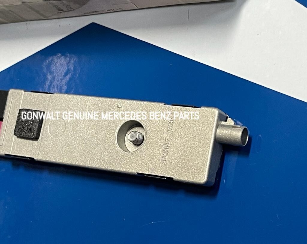 08-11 Mercedes-Benz Radio Antenna Amplifier Amp Module 2048204389  