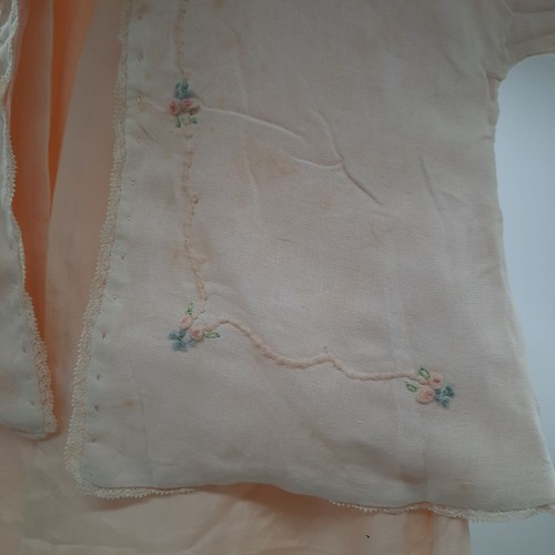 Vintage 1950s pink baby layette gown jacket and bonnet, embroidered and lace - Picture 2 of 20