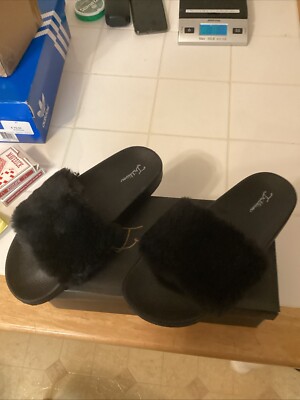 Trillium black Fur Slides  sz8