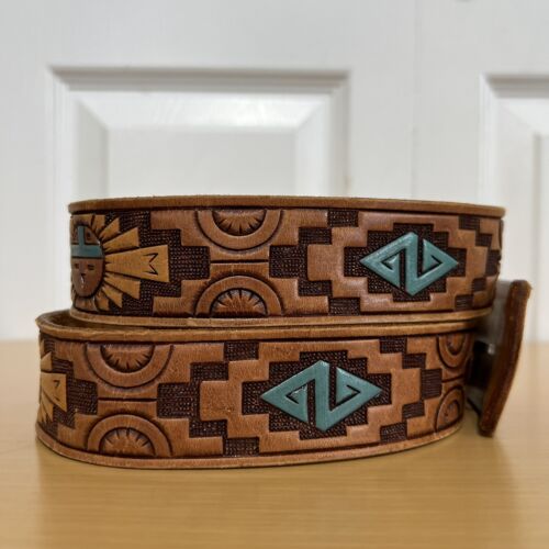 Vintage JC Penny verzierter Ledergürtel handbemalt türkis Details Azteken Western 36 - Bild 2 von 10