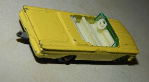 Matchbox/Lesney Pontiac Convertable No. 39 Yellow Toy Car - Picture 2 of 3
