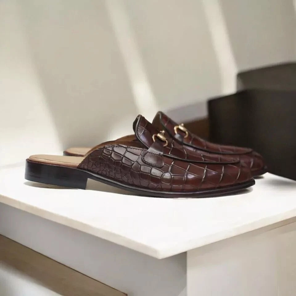 Zapatilla formal de vestido informal de mula de cuero con textura de cocodrilo genuina hecha a mano para hombre Foto 3 de 4